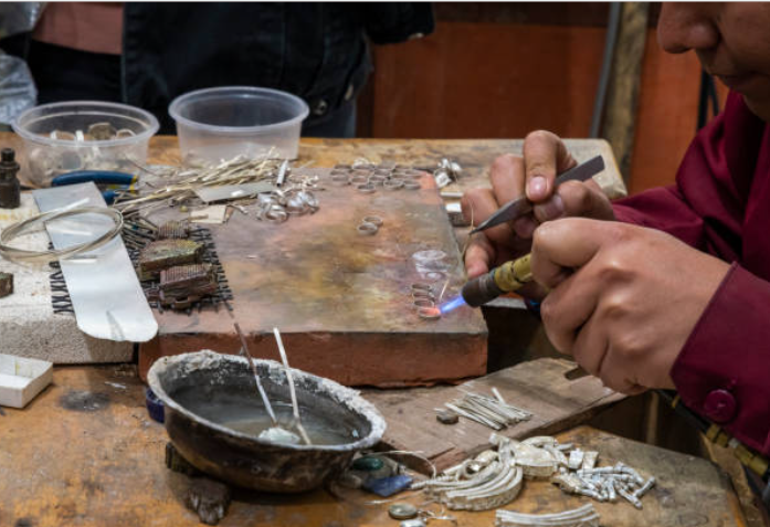 Jewelry inlaid with Natural Stones